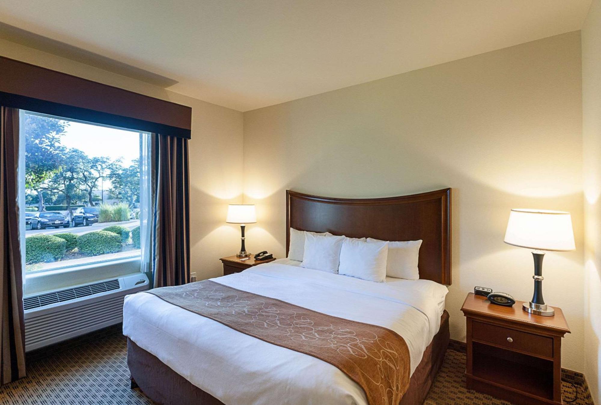 Comfort Suites San Antonio North - Stone Oak Экстерьер фото